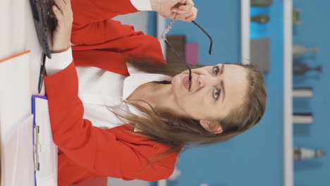 Vertical-video-of-Home-office-worker-woman-focused-on-thinking.